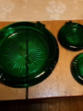 MCM Fostoria Emerald Green 3 pc starburst ashtray entertaining set